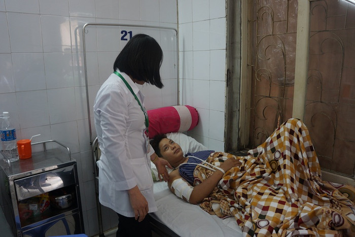 Bệnh nhân Nguyễn Tùng Dương chỉ phải trả 4 triệu đồng trong tổng số 25 triệu đồng tiền viện phí do tham gia Bảo hiểm Y tế Bệnh nhân Nguyễn Tùng Dương chỉ phải trả 4 triệu đồng trong tổng số 25 triệu đồng tiền viện phí do tham gia Bảo hiểm Y tế