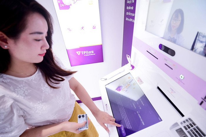 LiveBank – Ngân hàng tự động với giao dịch viên từ xa phục vụ 24/7 LiveBank – Ngân hàng tự động với giao dịch viên từ xa phục vụ 24/7