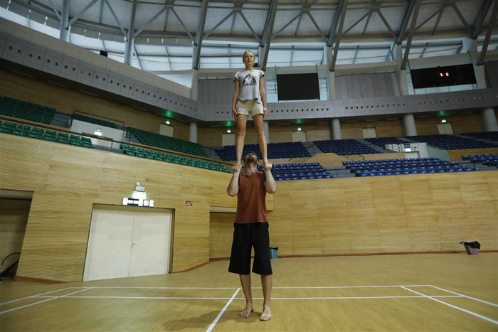 Các nghệ sỹ, diễn viên tập luyện chuẩn bị cho show nghệ thuật