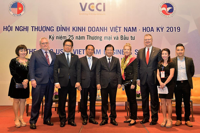 Phó Thủ tướng Trịnh Đình Dũng cùng các đại biểu tham dự hội nghị. Ảnh: VGP/Nhật Bắc Phó Thủ tướng Trịnh Đình Dũng cùng các đại biểu tham dự hội nghị. Ảnh: VGP/Nhật Bắc