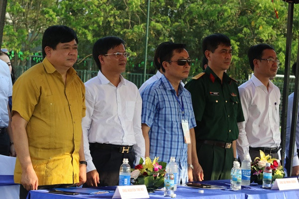 Các đại biểu tham dự lễ khai mạc Các đại biểu tham dự lễ khai mạc