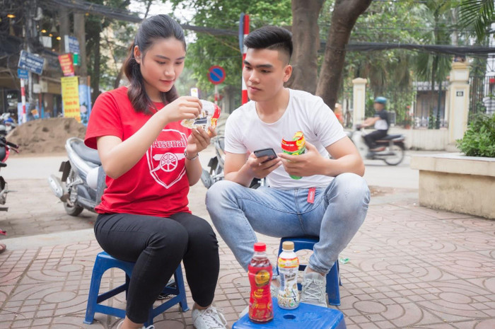 Tìm mã số bên trong nhãn chai để nhắn tin dự thưởng Tìm mã số bên trong nhãn chai để nhắn tin dự thưởng