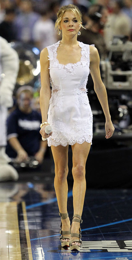 LeAnn Rimes gây sốc cho mọi người khi giảm cân quá mức kiến đôi chân của cô nhìn như hai ống nứa và cơ thể gầy gò, thiếu sức sống.