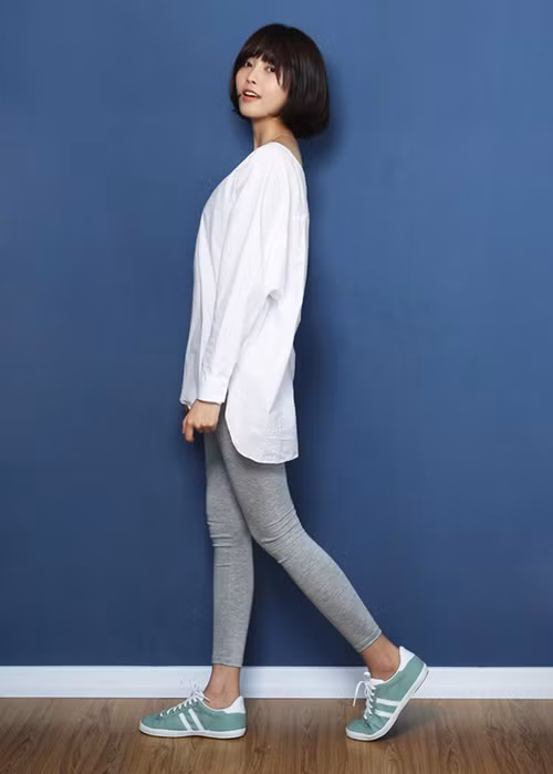 Áo sơ mi big size màu trắng là sự lựa chọn đơn giản nhưng thông minh của mọi cô gái, dù thân hình họ có chuẩn như người mẫu hay không