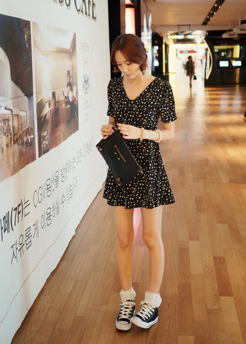 Váy hoa nhí giúp che khuyết điểm về cơ thể rất tốt. Đây cũng đang là xu hướng của xuân hè 2013