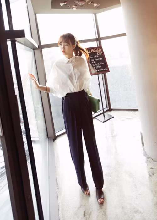 Với item hơi thùng thình như áo pull big size, bạn nên kết hợp với quần skinny để tạo cảm giác người thanh mảnh và cao hơn