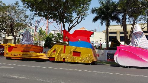 Mô hình đoàn xe tiến vào dinh Độc Lập được chuẩn bị cho ngày lễ trọng đại (Ảnh: T.Q) Mô hình đoàn xe tiến vào dinh Độc Lập được chuẩn bị cho ngày lễ trọng đại (Ảnh: T.Q)