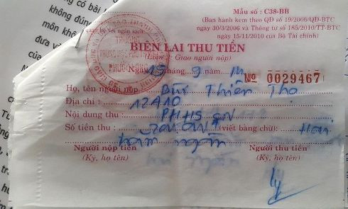 Biên lai thu tiền quỹ hội phụ huynh học sinh 200.000 đồng mà trường cấp cho phụ huynh (Ảnh: T.Q) Biên lai thu tiền quỹ hội phụ huynh học sinh 200.000 đồng mà trường cấp cho phụ huynh (Ảnh: T.Q)