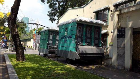 Các nhà vệ sinh lưu động được chuẩn bị sẵn sàng cho số lượng lớn người dân tham dự đại lễ (ảnh: T.Q) Các nhà vệ sinh lưu động được chuẩn bị sẵn sàng cho số lượng lớn người dân tham dự đại lễ (ảnh: T.Q)