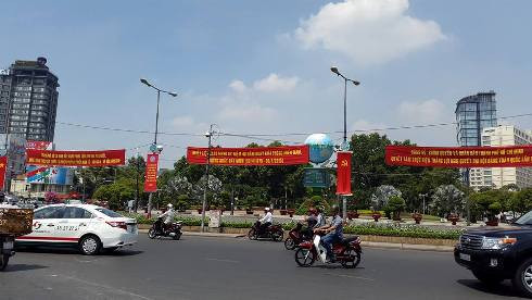 Công viên 23/9 với nhiều khẩu hiệu chào mừng ngày giải phóng hoàn toàn miền Nam (ảnh: T.Q) Công viên 23/9 với nhiều khẩu hiệu chào mừng ngày giải phóng hoàn toàn miền Nam (ảnh: T.Q)