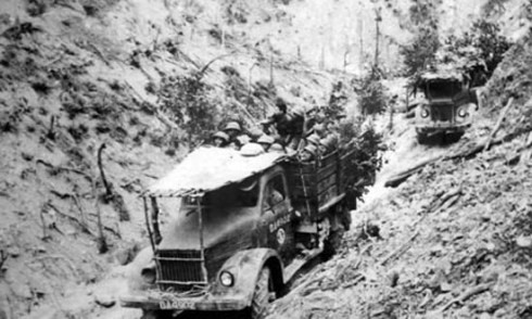 Bộ đội Trường Sơn đưa người và hàng ra chiến trận (Ảnh internet) Bộ đội Trường Sơn đưa người và hàng ra chiến trận (Ảnh internet)