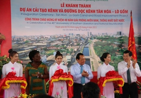 Chủ tịch nước và lãnh đạo TP.HCM, Ngân hàng Thế Giới cắt băng khánh thành công trình cải tạo kênh Tân Hóa - Lò Gốm (Ảnh: CTV) Chủ tịch nước và lãnh đạo TP.HCM, Ngân hàng Thế Giới cắt băng khánh thành công trình cải tạo kênh Tân Hóa - Lò Gốm (Ảnh: CTV)