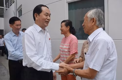 Chủ tịch nước Trần Đại Quang trong một lần tiếp xúc cử tri, ảnh: Báo Quân đội Nhân dân.