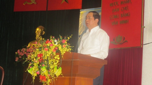 Chủ tịch nước Trần Đại Quang phát biểu với đông đảo cử tri quận 3 vào sáng ngày 10/5 (Ảnh: P.L) Chủ tịch nước Trần Đại Quang phát biểu với đông đảo cử tri quận 3 vào sáng ngày 10/5 (Ảnh: P.L)