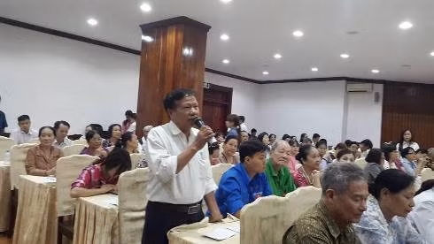 Cử tri quận 1, TP.HCM trình bày tâm tư, nguyện vọng của mình trước kỳ bầu cử đại biểu Quốc hội (Ảnh: P.L)