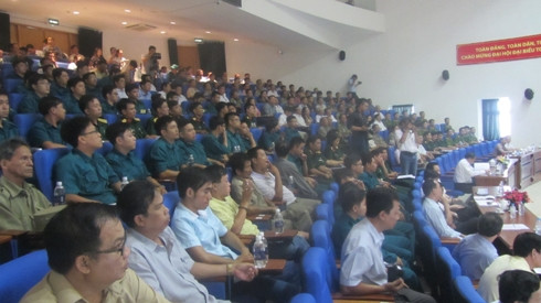 Gần 300 cử tri lực lượng vũ trang quận 3 tham gia tiếp xúc với các ứng viên đại biểu Quốc hội (ảnh: P.L) Gần 300 cử tri lực lượng vũ trang quận 3 tham gia tiếp xúc với các ứng viên đại biểu Quốc hội (ảnh: P.L)