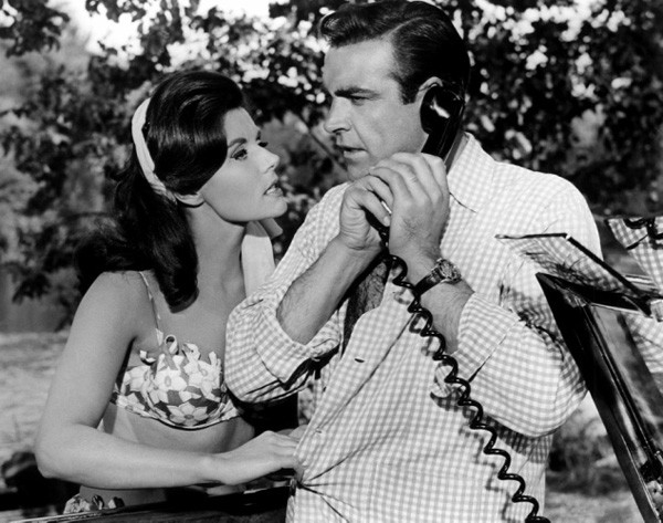 Kiều nữ tiếp theo là Eunice Gayson, ngôi sao người Anh. Cô vào vai Sylvia Trench trong "From Russia with Love" năm 2003. Kiều nữ tiếp theo là Eunice Gayson, ngôi sao người Anh. Cô vào vai Sylvia Trench trong "From Russia with Love" năm 2003.