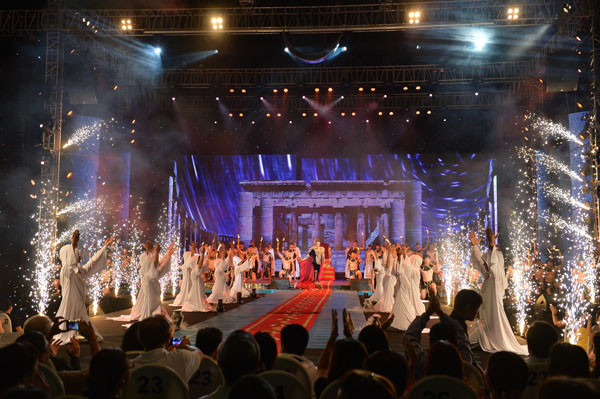 Sân khấu rất hoành tráng.