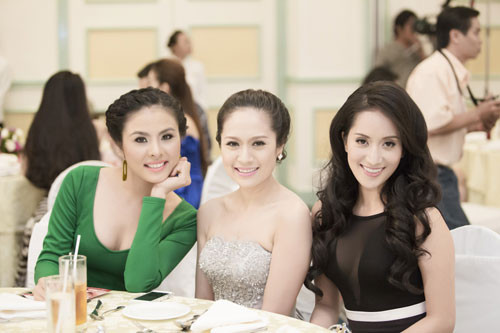 Khánh Thi xuất hiện cùng Thanh Thúy, Vân Trang.