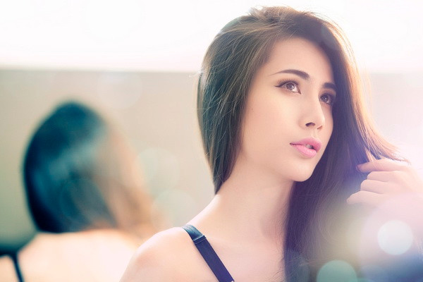 Album gồm có 6 ca khúc mới với màu sắc chủ đạo là dance pop, có tinh thần lạc quan, yêu đời và mạnh mẽ vượt qua mọi khó khăn. Trong đó, có một bản pop ballad trữ tình, lắng đọng, nhằm làm dịu cảm giác cho khán giả trước khi kết thúc album. Album gồm có 6 ca khúc mới với màu sắc chủ đạo là dance pop, có tinh thần lạc quan, yêu đời và mạnh mẽ vượt qua mọi khó khăn. Trong đó, có một bản pop ballad trữ tình, lắng đọng, nhằm làm dịu cảm giác cho khán giả trước khi kết thúc album.