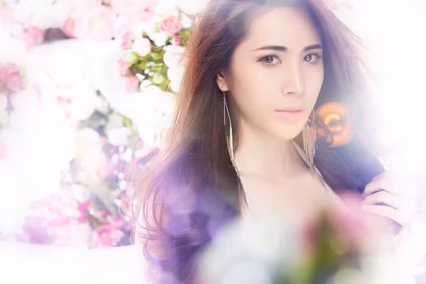 Mới đây, Thủy Tiên vừa mua được căn nhà 5 tỷ để báo hiếu mẹ và có thêm niềm vui lớn là cầu thủ Công Vinh đã chính thức đưa cha mẹ xuống Kiên Giang hỏi cưới cô.