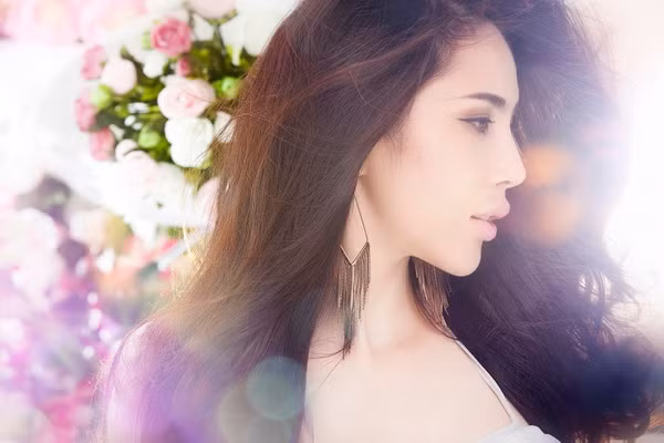 Thủy Tiên cũng khẳng định, mình là ca sĩ có doanh thu từ bản quyền kinh doanh âm nhạc như nhạc chuông, nhạc chờ cao nhất Việt Nam từ trước tới nay. Nhờ đó, cô có thêm một khoản không nhỏ để đầu tư cho âm nhạc và nhiều công việc khác.