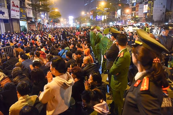 “Phú quý trung bình sinh lễ nghĩa tăm tối”