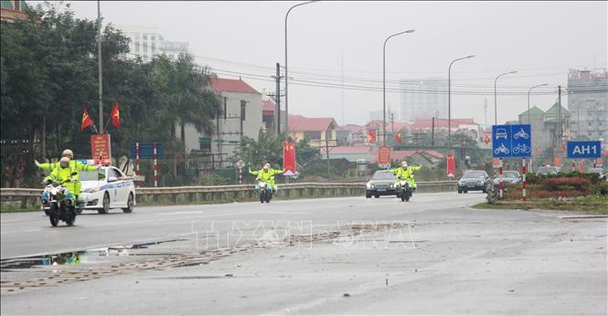 Đoàn xe hộ tống Chủ tịch Triều Tiên Kim Jong-un rời Lạng Sơn về Hà Nội trên địa bàn tỉnh Lạng Sơn. Ảnh: Quang Duy/TTXVN Đoàn xe hộ tống Chủ tịch Triều Tiên Kim Jong-un rời Lạng Sơn về Hà Nội trên địa bàn tỉnh Lạng Sơn. Ảnh: Quang Duy/TTXVN