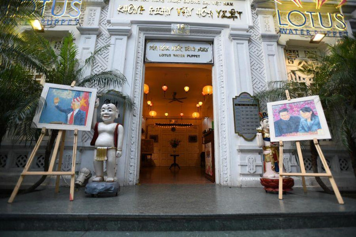 Quang cảnh lối vào Nhà hát Múa rối gần Khách sạn Sofitel Metropole. Ảnh: CNN Quang cảnh lối vào Nhà hát Múa rối gần Khách sạn Sofitel Metropole. Ảnh: CNN