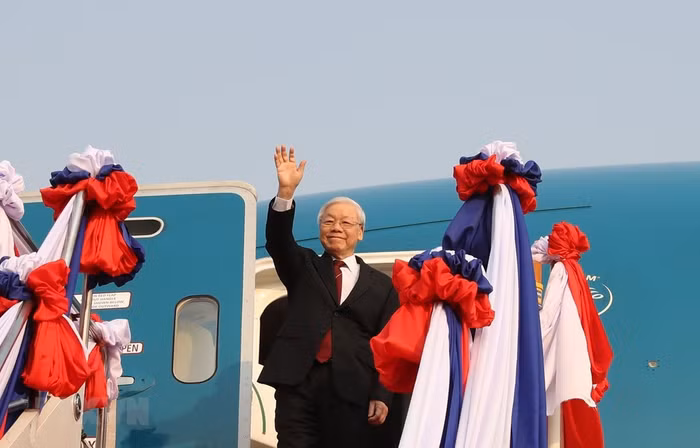 Tổng Bí thư, Chủ tịch nước Nguyễn Phú Trọng đến sân bay quốc tế Wattay ở Thủ đô Vientiane. (Ảnh: Trí Dũng/TTXVN) Tổng Bí thư, Chủ tịch nước Nguyễn Phú Trọng đến sân bay quốc tế Wattay ở Thủ đô Vientiane. (Ảnh: Trí Dũng/TTXVN)