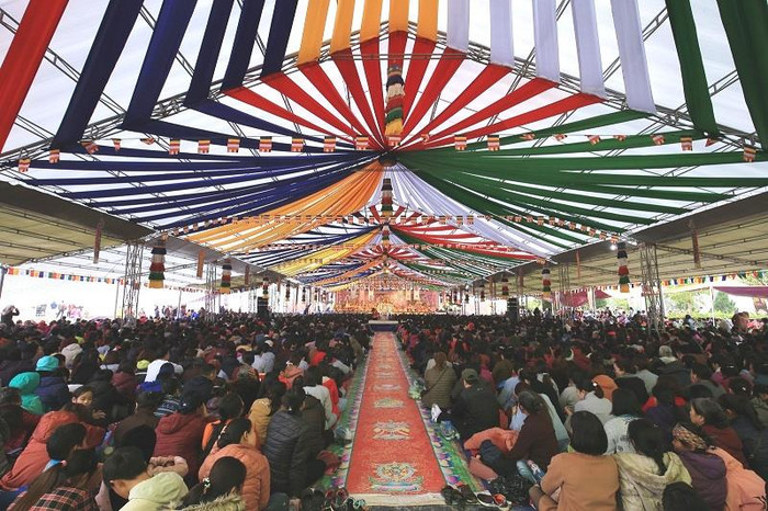 Có đến hơn 8 nghìn Phật tử và du khách thập phương đến với Bảo tháp Tây Thiên trong dịp đại lễ này