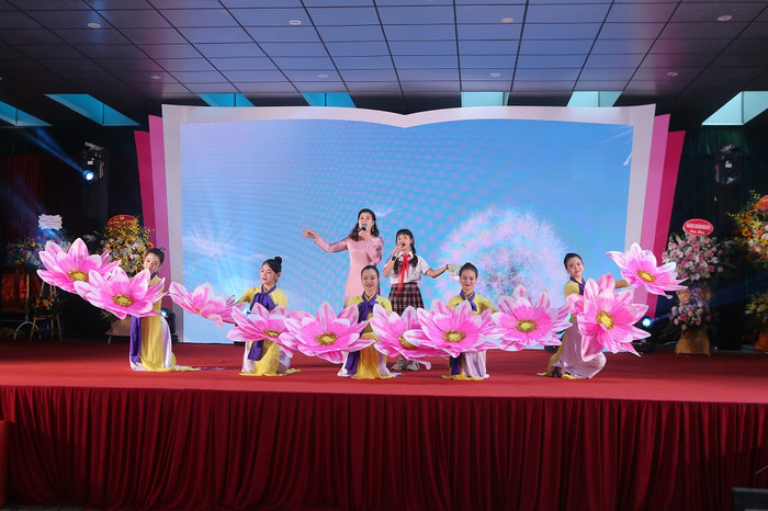 Chương trình văn nghệ chào mừng lễ kỷ niệm 10 năm thành lập trường Chương trình văn nghệ chào mừng lễ kỷ niệm 10 năm thành lập trường