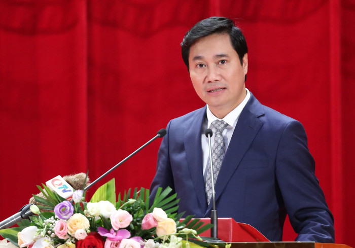 Đồng chí Nguyễn Tường Văn, Phó Bí thư Tỉnh ủy, Chủ tịch Ủy ban nhân dân tỉnh Quảng Ninh phát biểu nhận nhiệm vụ. Đồng chí Nguyễn Tường Văn, Phó Bí thư Tỉnh ủy, Chủ tịch Ủy ban nhân dân tỉnh Quảng Ninh phát biểu nhận nhiệm vụ.