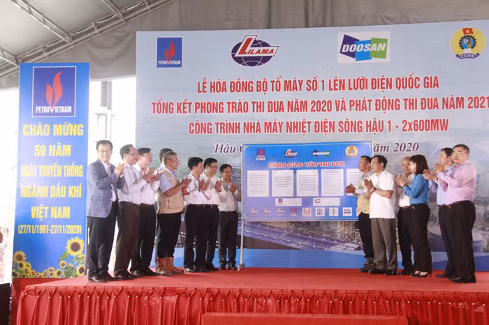 Các bên ký giao ước thi đua đưa công trình vào vận hành đúng tiến độ.