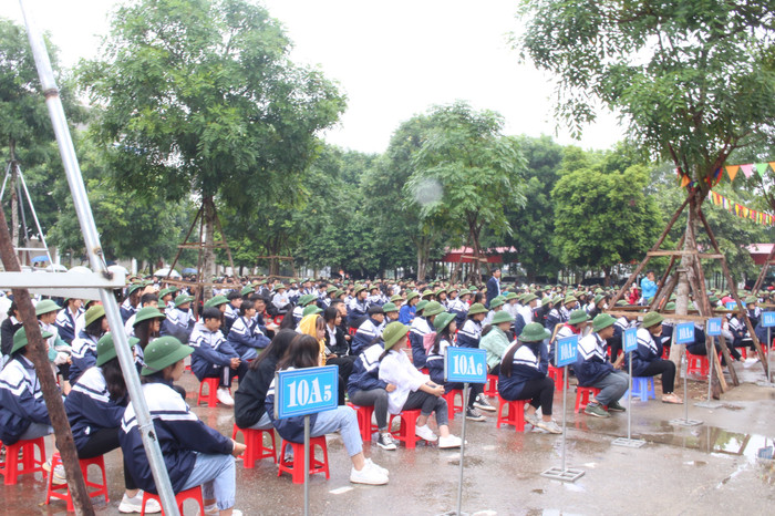 Học sinh trường Trường Trung học phổ thông Giáp Hải say sưa với những bài học, câu chuyện về cách mạng công nghiệp 4.0 (Ảnh: Trung Dũng) Học sinh trường Trường Trung học phổ thông Giáp Hải say sưa với những bài học, câu chuyện về cách mạng công nghiệp 4.0 (Ảnh: Trung Dũng)