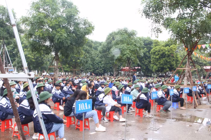 Học sinh trường Trường Trung học phổ thông Giáp Hải say sưa với những bài học, câu chuyện về cách mạng công nghiệp 4.0 (Ảnh: Trung Dũng) Học sinh trường Trường Trung học phổ thông Giáp Hải say sưa với những bài học, câu chuyện về cách mạng công nghiệp 4.0 (Ảnh: Trung Dũng)