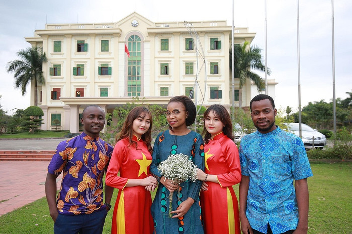 Những năm gần đây, Đại học Thái Nguyên là nơi thu hút nhiều sinh viên quốc tế tới học tập và nghiên cứu. Những năm gần đây, Đại học Thái Nguyên là nơi thu hút nhiều sinh viên quốc tế tới học tập và nghiên cứu.