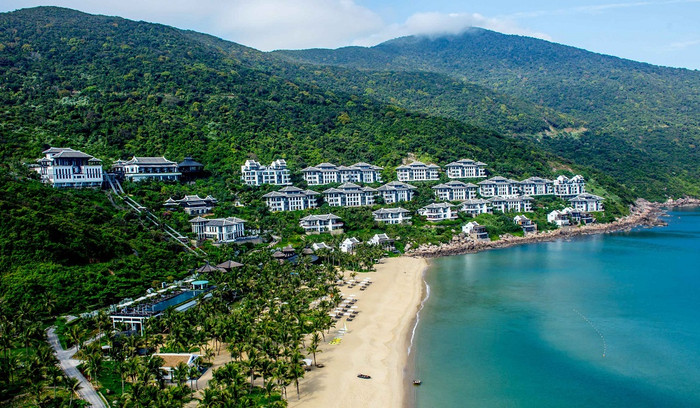 InterContinental Danang Sun Peninsula Resort tọa lạc tại bán đảo Sơn Trà. InterContinental Danang Sun Peninsula Resort tọa lạc tại bán đảo Sơn Trà.