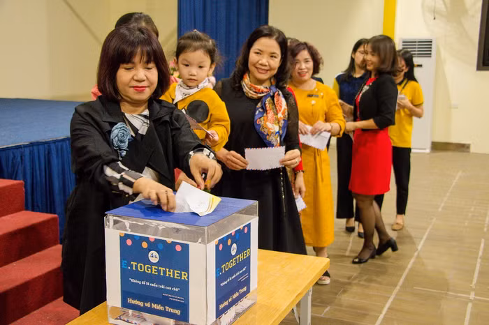 Đợt 1, trường Everest phát động ủng hộ “Ít nhất một ngày lương” trong đội ngũ giáo viên, cán bộ nhân viên Nhà trường. Ảnh: Nhà trường cung cấp