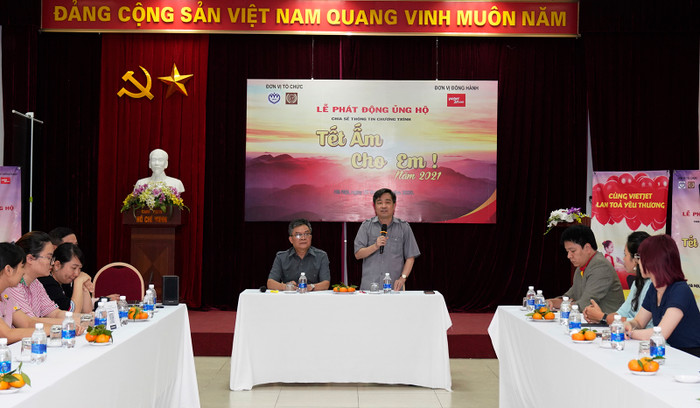 Đại diện Hội Bảo vệ quyền trẻ em phát động chương trình “Tết ấm cho em” 2021.