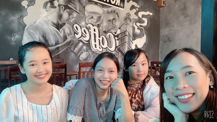 Với cô giáo Thúy, giáo dục bằng tình thương và kỷ luật không nước mắt giúp học sinh tự nhận ra lỗi lầm và hoàn thiện bản thân. (Ảnh: Nhân vật cung cấp) Với cô giáo Thúy, giáo dục bằng tình thương và kỷ luật không nước mắt giúp học sinh tự nhận ra lỗi lầm và hoàn thiện bản thân. (Ảnh: Nhân vật cung cấp)