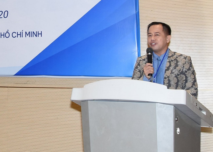 Giáo sư, Tiến sĩ Huỳnh Văn Sơn chia sẻ, ghi nhận sự nỗ lực của sinh viên trong sáng tạo, nghiên cứu khoa học. (Ảnh: Nhà trường cung cấp) Giáo sư, Tiến sĩ Huỳnh Văn Sơn chia sẻ, ghi nhận sự nỗ lực của sinh viên trong sáng tạo, nghiên cứu khoa học. (Ảnh: Nhà trường cung cấp)