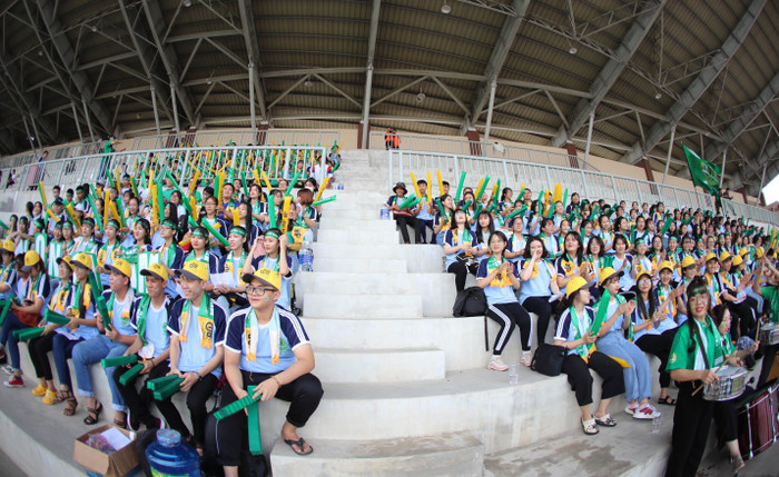 Không chỉ đông về số lượng, các hội cổ động viên còn có sự đầu tư bài bản trong các hoạt động trên sân. Ảnh: Đức Đồng