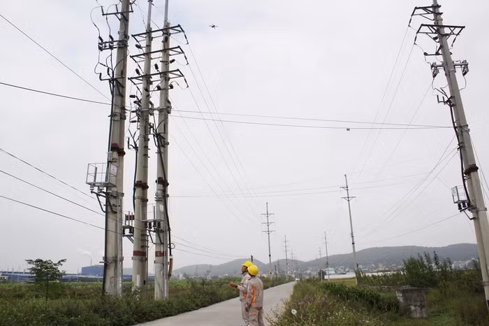 Ứng dụng Flycam trong công tác kiểm tra lưới điện trung áp và cao áp Ứng dụng Flycam trong công tác kiểm tra lưới điện trung áp và cao áp