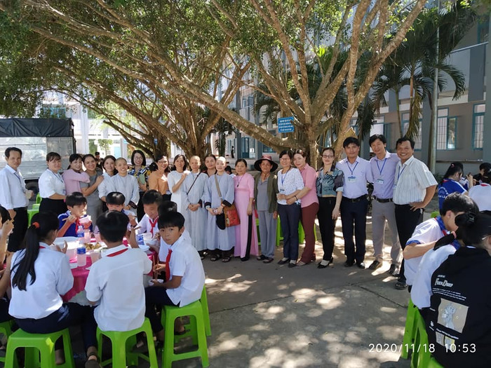 “Bữa cơm tình thầy trò” thứ 9 đã lan tỏa yêu thương và được cộng đồng, phụ huynh chia sẻ. (Ảnh do tác giả cung cấp) “Bữa cơm tình thầy trò” thứ 9 đã lan tỏa yêu thương và được cộng đồng, phụ huynh chia sẻ. (Ảnh do tác giả cung cấp)