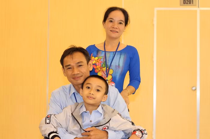 Cô giáo Huỳnh Thị Thùy Trang – người vợ giàu tình yêu thương là hậu phương vững chắc cho thầy giáo Thái Thành Thuận (Ảnh: Phạm Minh)