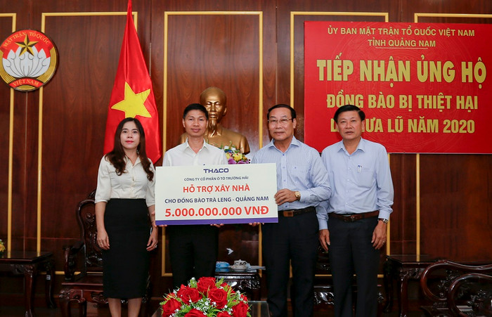 THACO đã dành 5 tỷ đồng để xây dựng lại ngôi làng cho đồng bào xã Trà Leng, huyện Nam Trà My, tỉnh Quảng Nam bị sập nhà do sạt lở đất.
