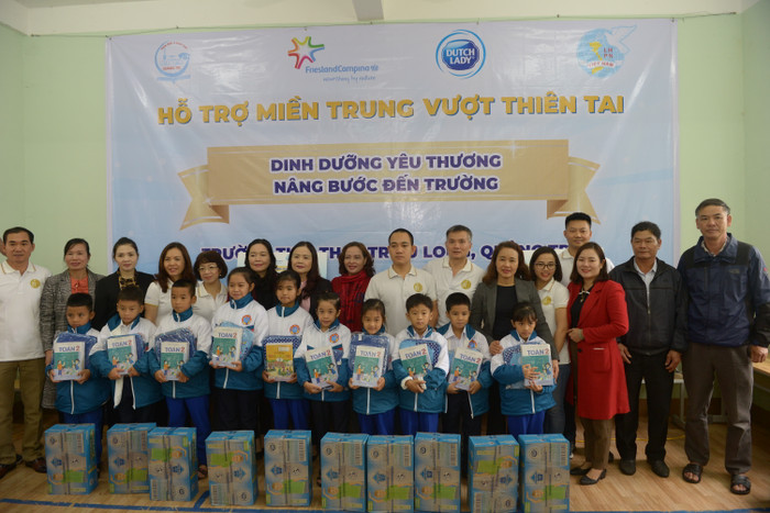Với tinh thần “Dinh dưỡng yêu thương, nâng bước đến trường”, sữa Cô Gái Hà Lan đã chung tay hỗ trợ thầy và trò tỉnh Quảng Trị vượt qua khó khăn từ thiên tai