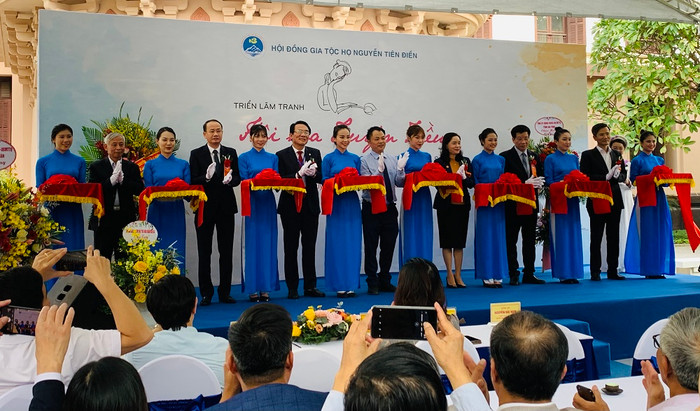 Lễ cắt băng tại triển lãm. Lễ cắt băng tại triển lãm.