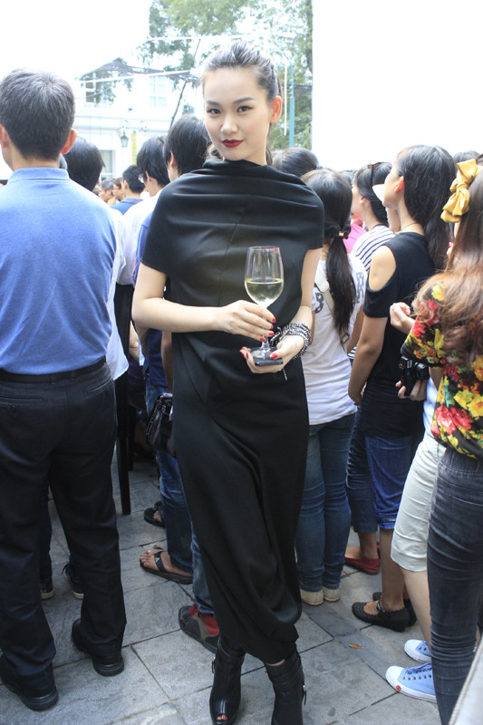 Khá bất ngờ khi cô xuất hiện ở chương trình hòa nhạc Luala concert diễn ra tại Hà Nội. Khá bất ngờ khi cô xuất hiện ở chương trình hòa nhạc Luala concert diễn ra tại Hà Nội.